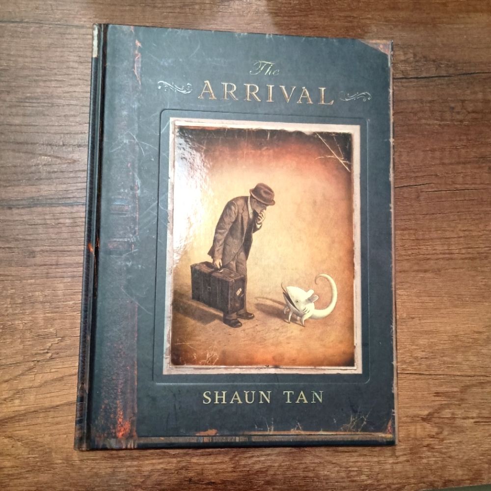 The Arrival by Shaun Tan book